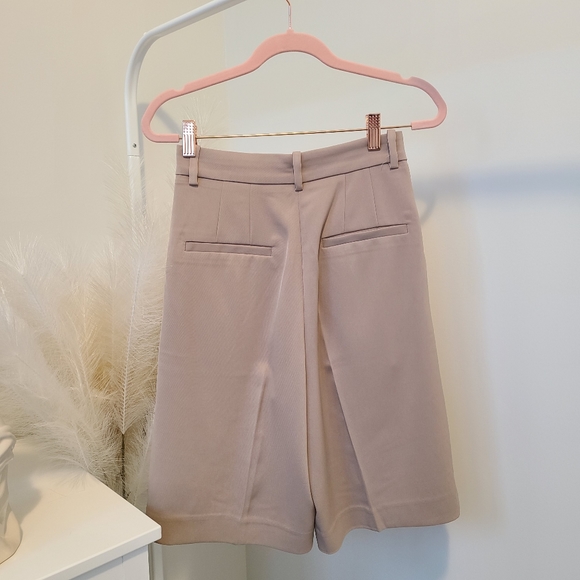 NWOT H&M Dressy Bermuda Shorts - Picture 3 of 3